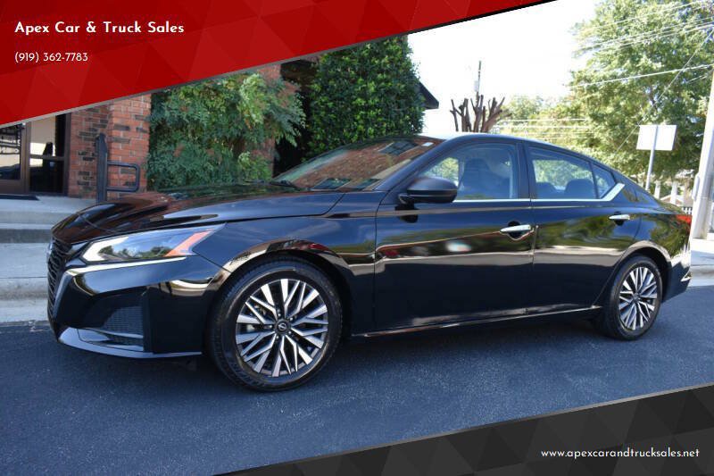 Used 2024 Nissan Altima 2.5 SV