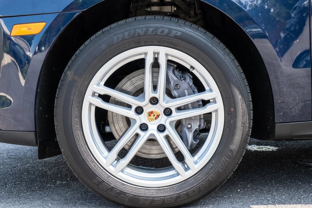 Used 2022 Porsche Macan w/ Premium Package Plus AWD/4WD image 36