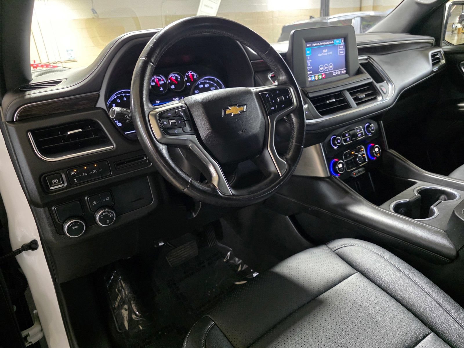 Used 2023 Chevrolet Suburban LS RWD image 25