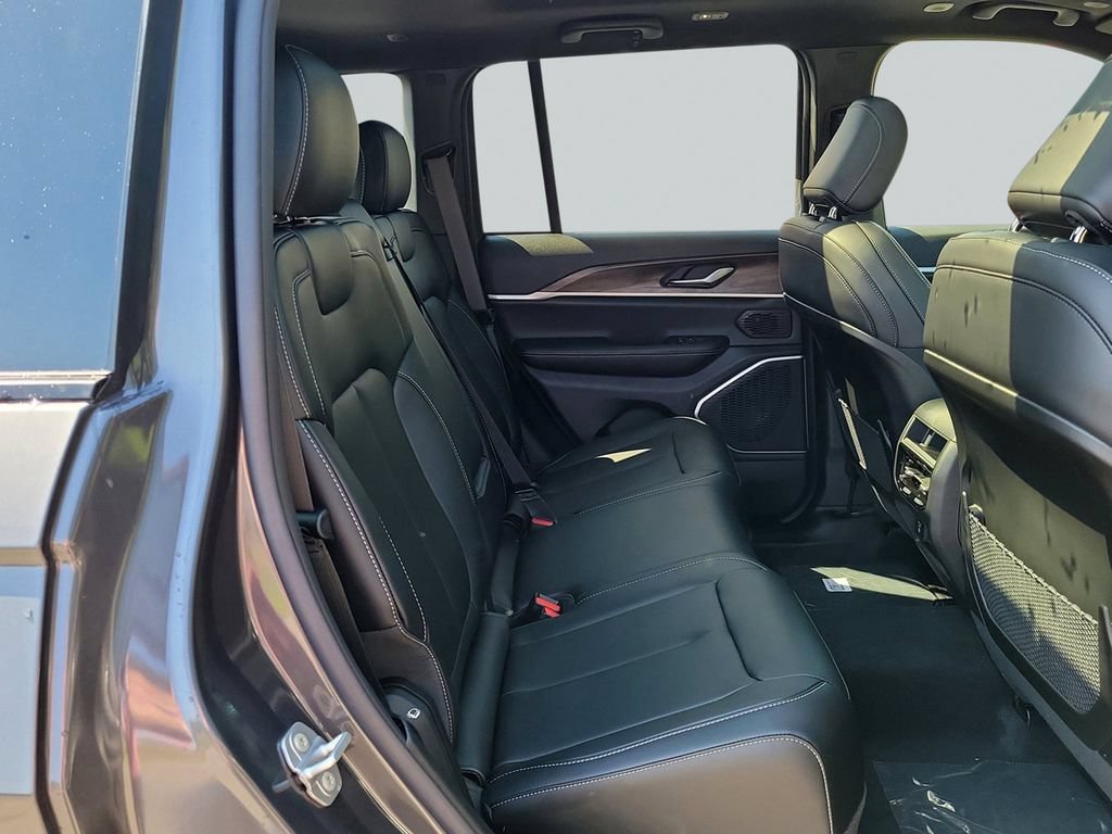 New 2026 Jeep Grand Cherokee Limited w/ Limited Altitude Package RWD image 31