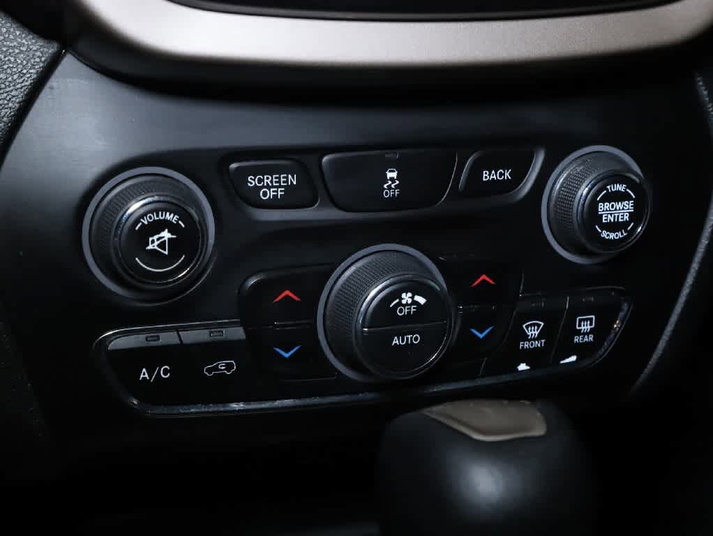 Used 2014 Jeep Cherokee Limited w/ Technology Group AWD/4WD image 27