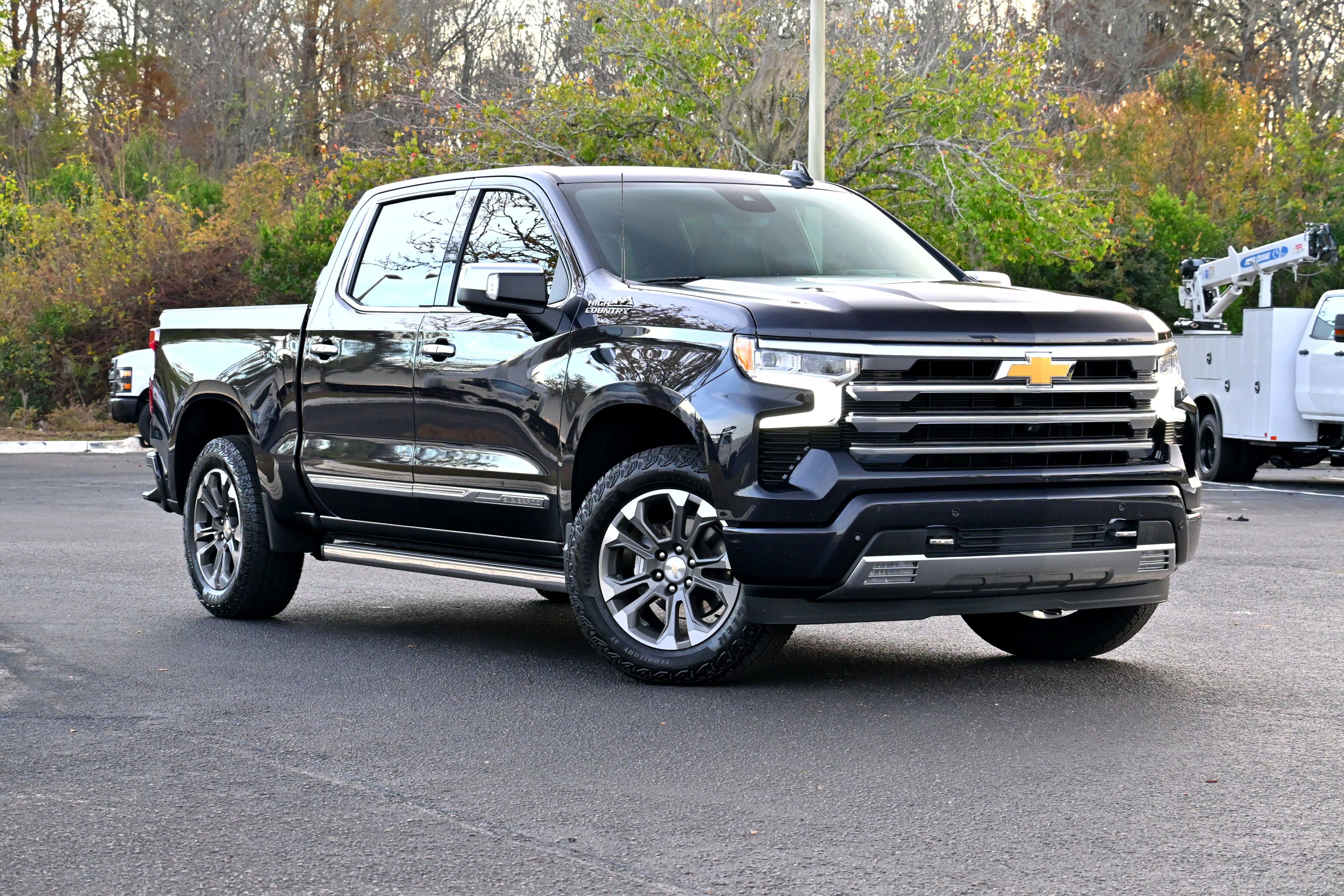 Used 2023 Chevrolet Silverado 1500 High Country w/ Technology Package image 2