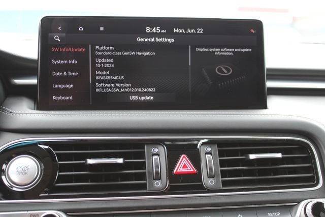 Used 2022 Genesis G70 2.0T RWD image 28