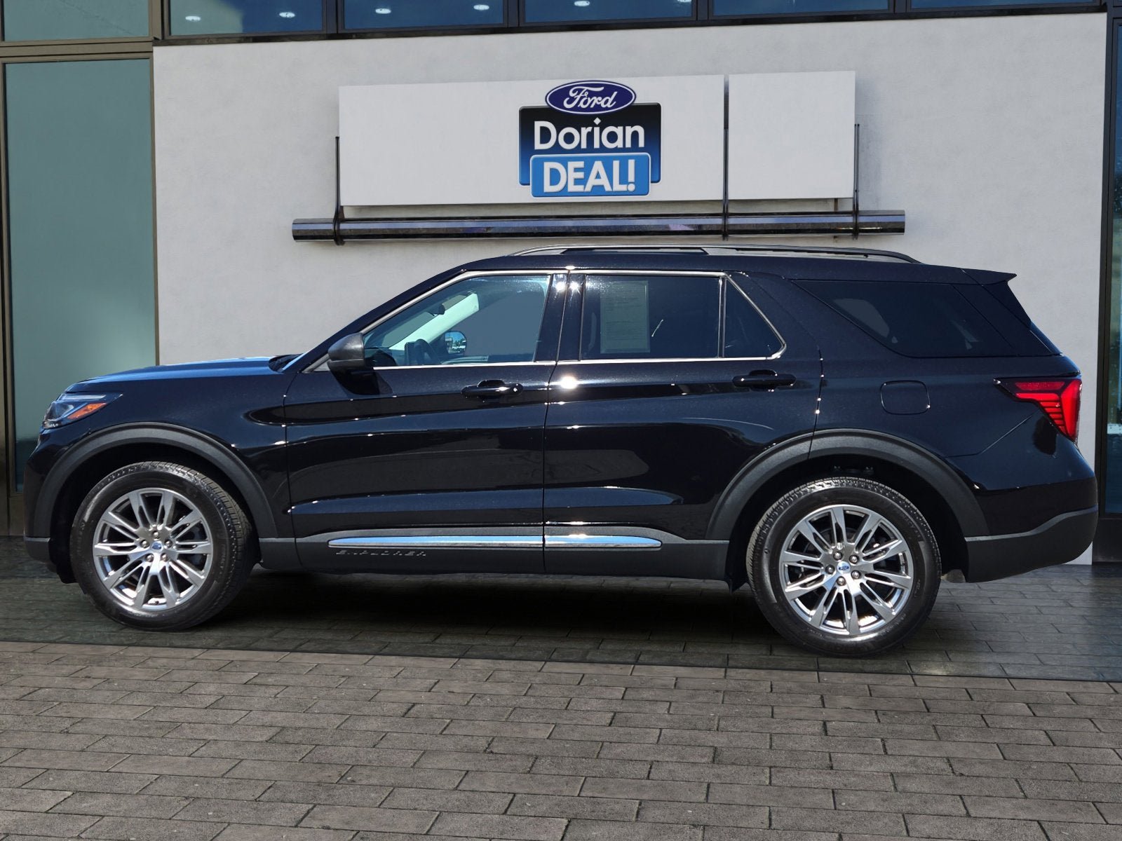 Certified 2025 Ford Explorer Active w/ Active Comfort Package AWD/4WD image 6
