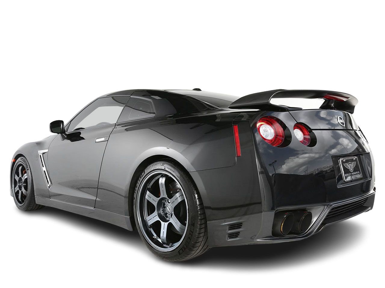 Used 2015 Nissan GT-R Black Edition image 3