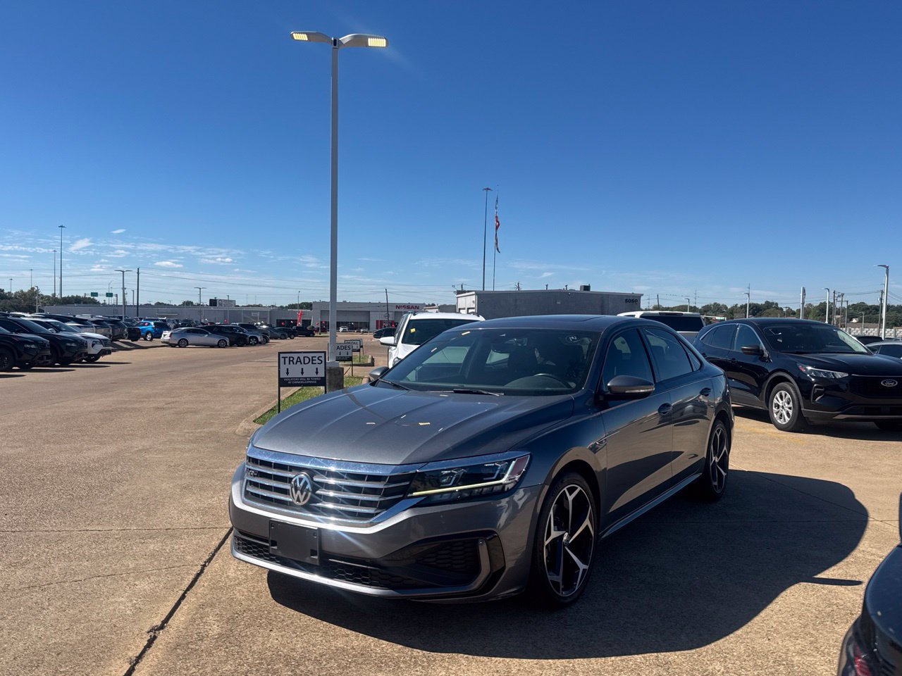 Used 2022 Volkswagen Passat 2.0T R-Line FWD image 9