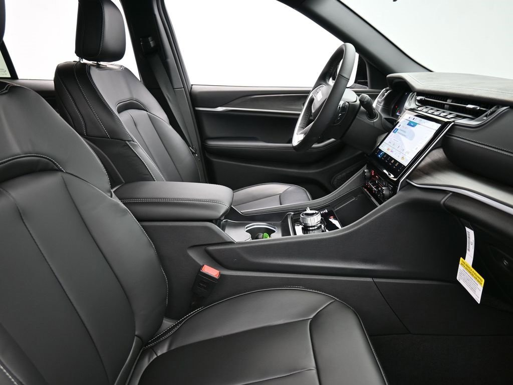 New 2025 Jeep Grand Cherokee Limited w/ Trailer Tow Package image 19