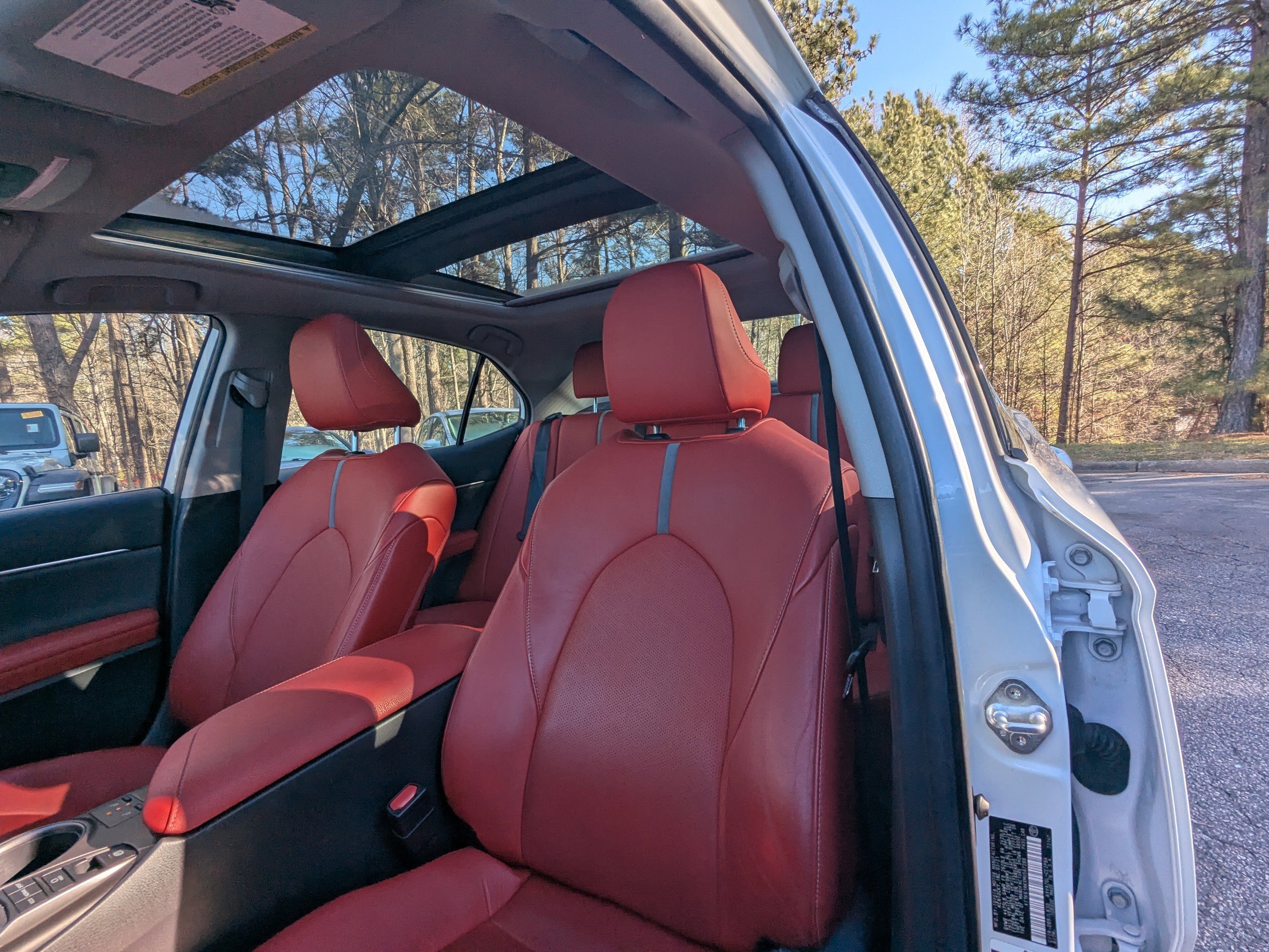 Used 2021 Toyota Camry XSE image 3