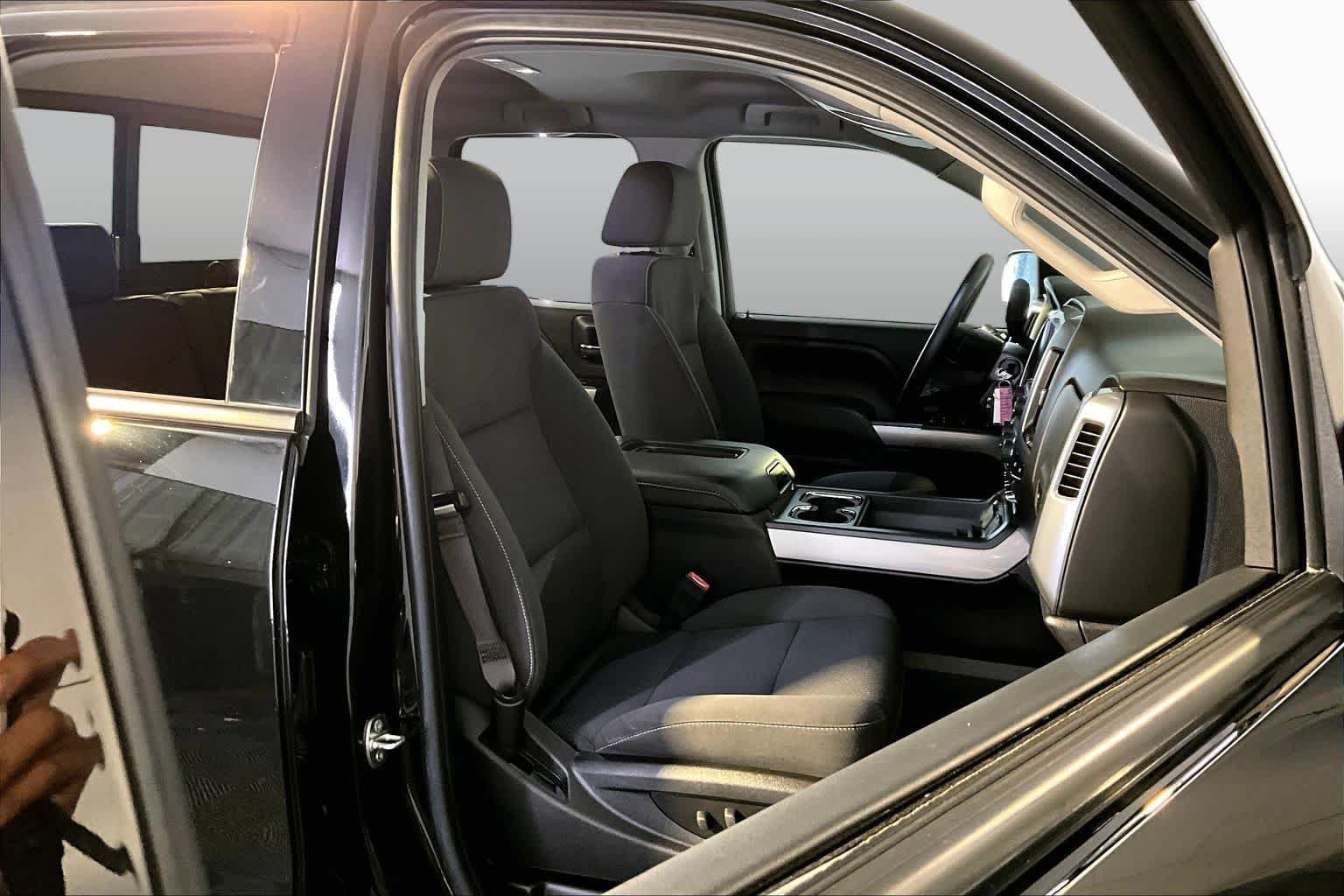 Used 2017 Chevrolet Silverado 1500 LT w/ Midnight Edition AWD/4WD image 8