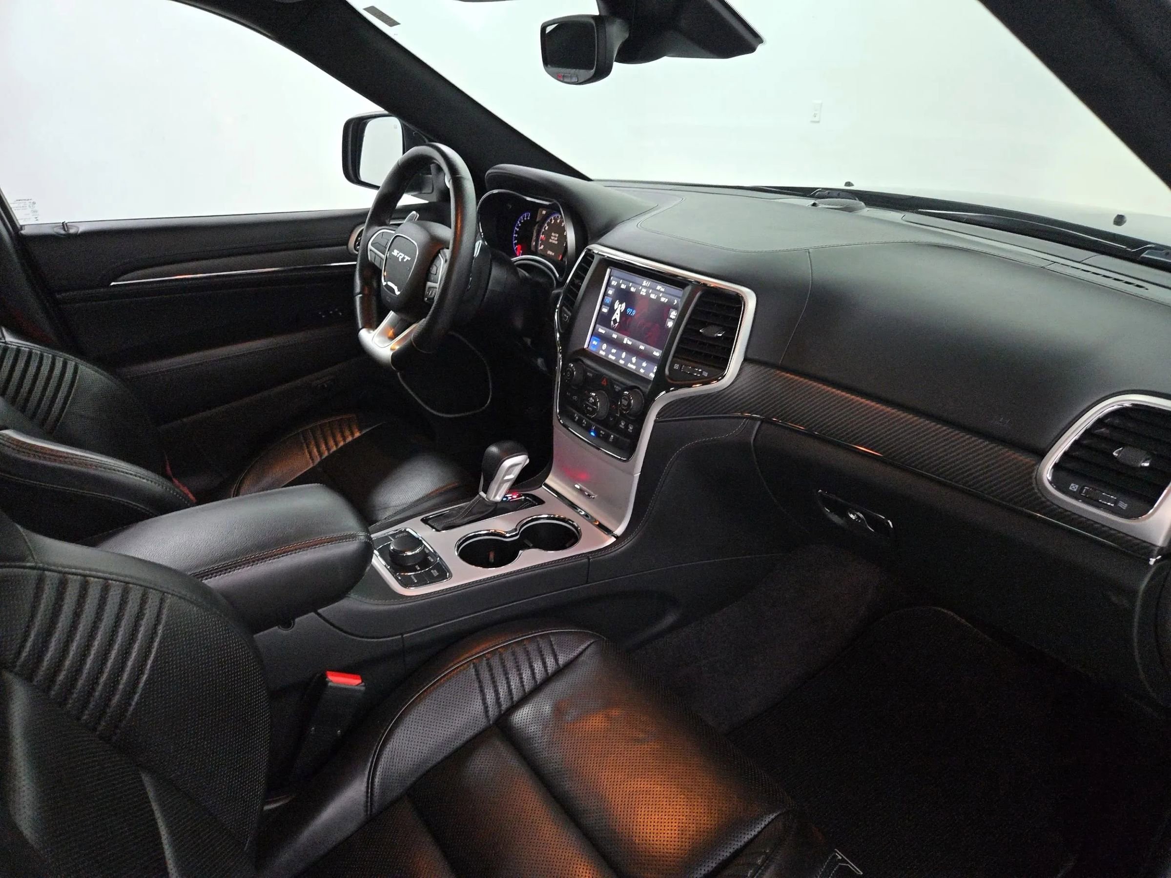 Used 2018 Jeep Grand Cherokee SRT image 32