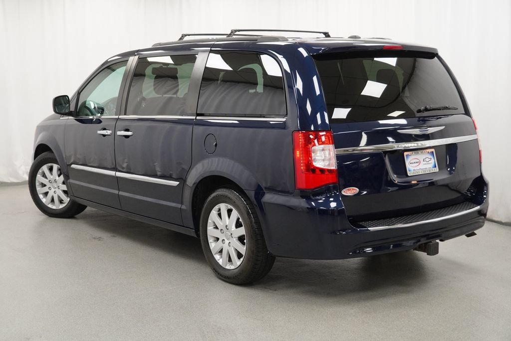 Used 2016 Chrysler Town & Country Touring w/ Driver Convenience Group FWD image 30