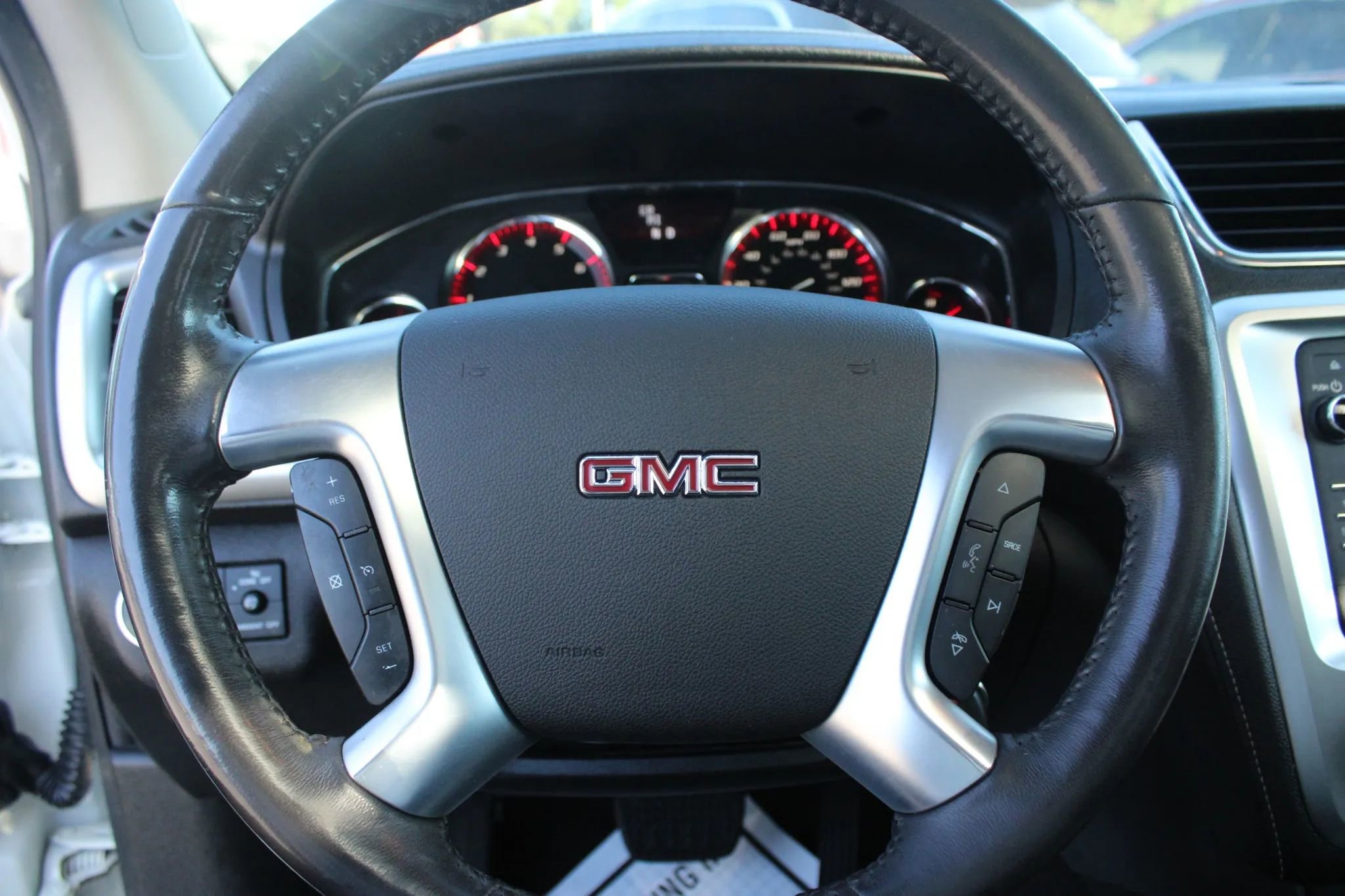 Used 2015 GMC Acadia SLE image 23