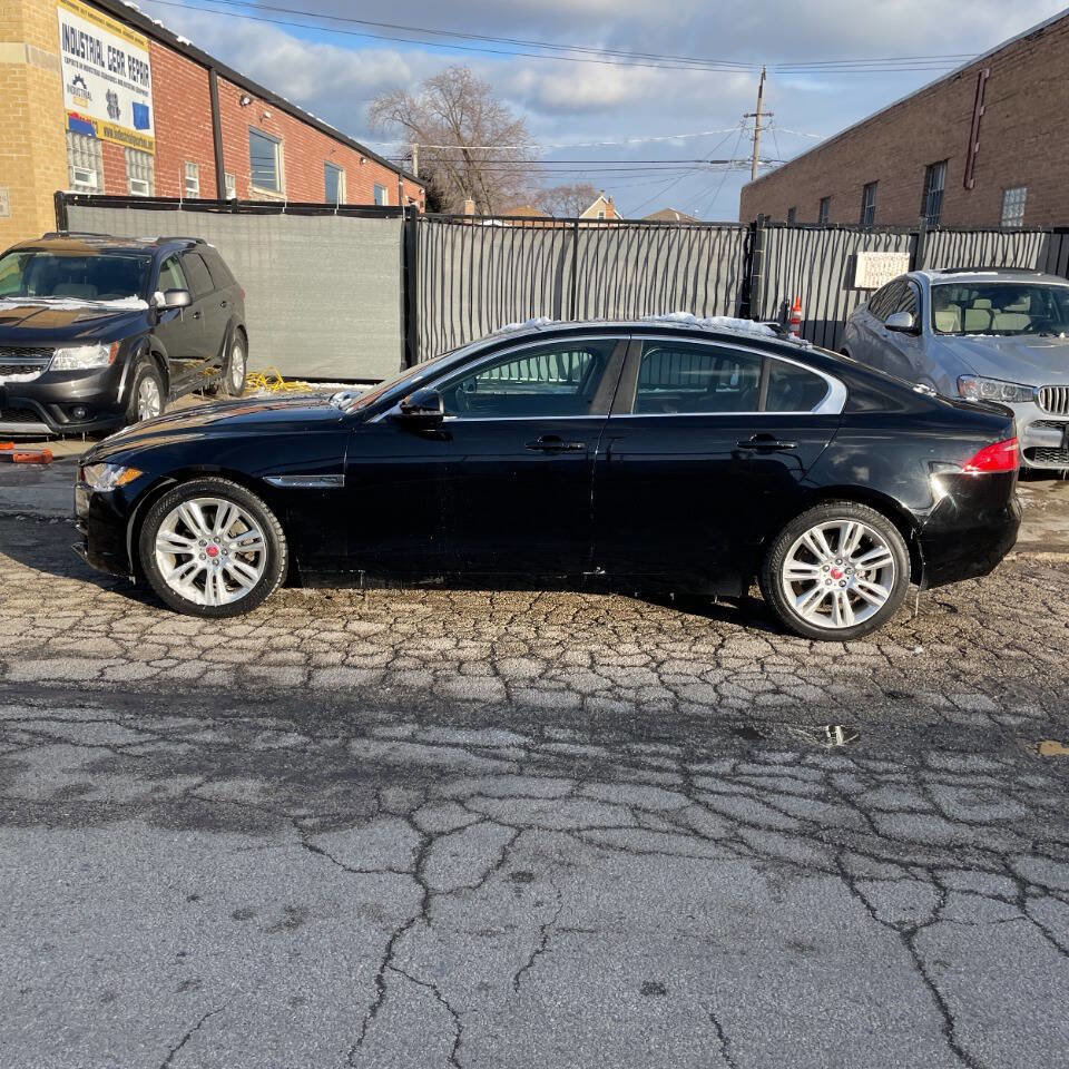 Used 2019 Jaguar XE Prestige image 3