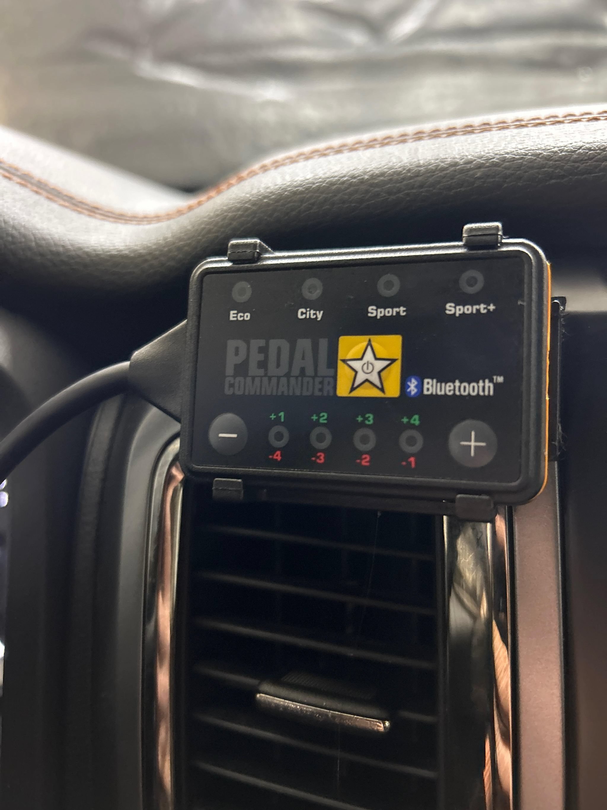 Used 2016 Nissan Titan Platinum Reserve AWD/4WD image 18