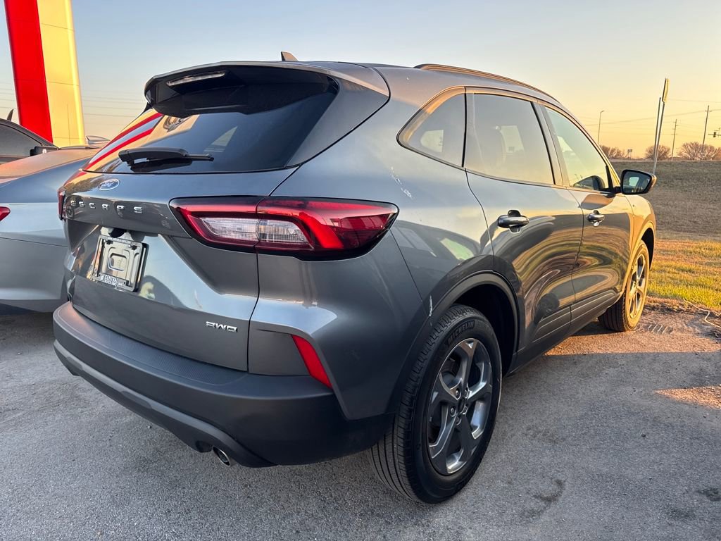 Used 2025 Ford Escape ST-Line image 12