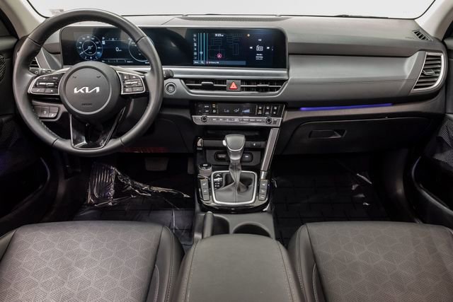 Certified 2025 Kia Seltos EX w/ EX Sunroof Package FWD image 24