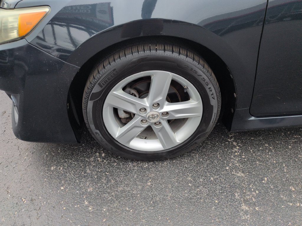 Used 2014 Toyota Camry SE w/ Moonroof Package FWD image 28