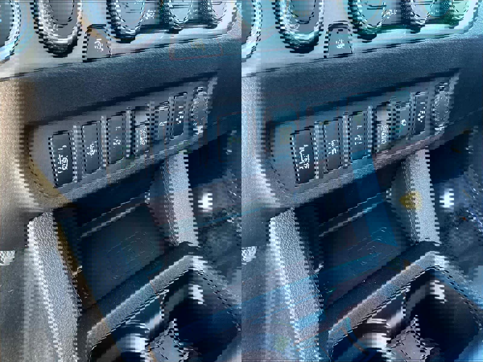 Used 2022 Toyota Tacoma TRD Off-Road w/ TRD Premium Off Road Package image 34