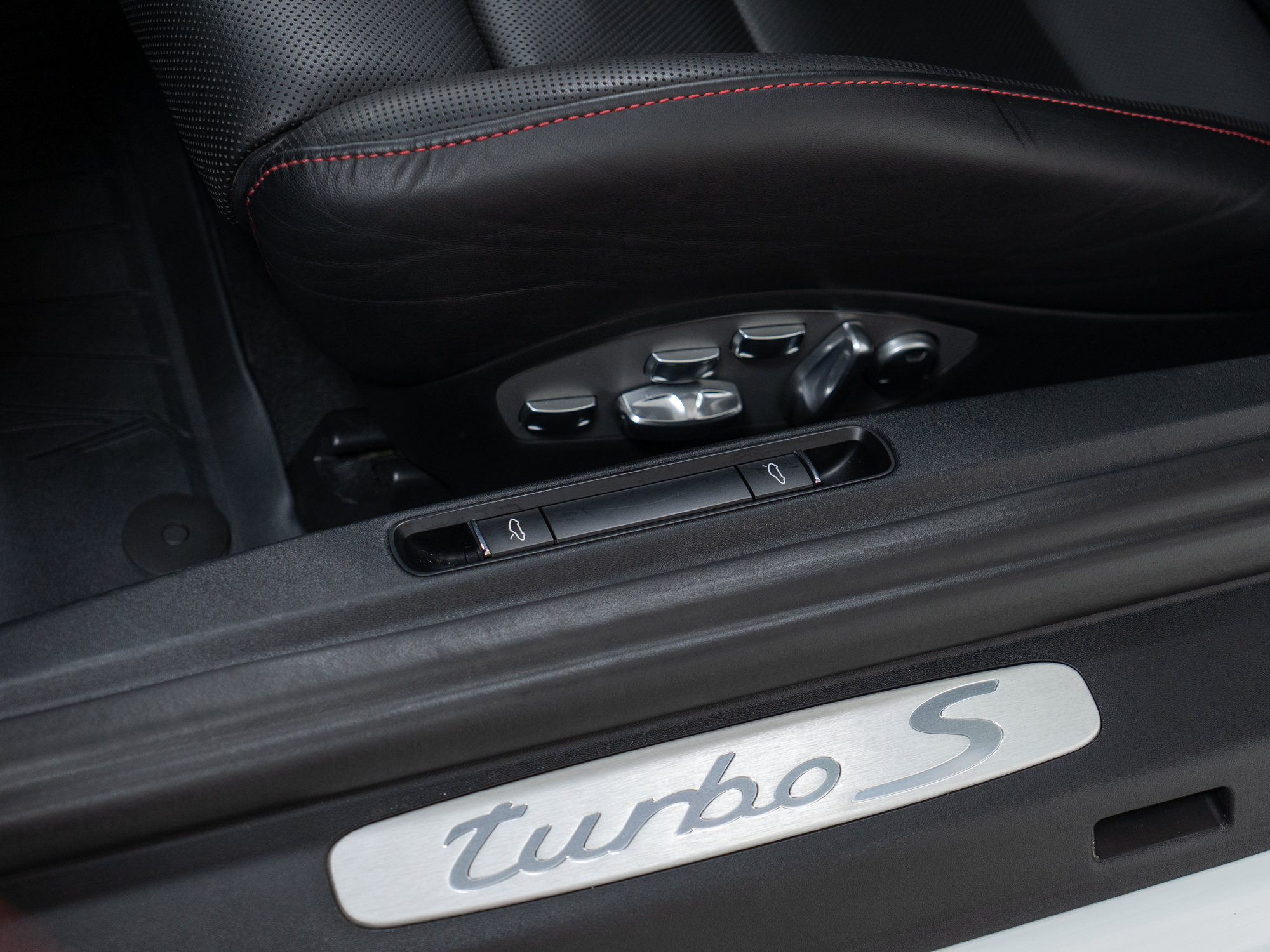 Certified 2014 Porsche 911 Turbo S AWD/4WD image 18