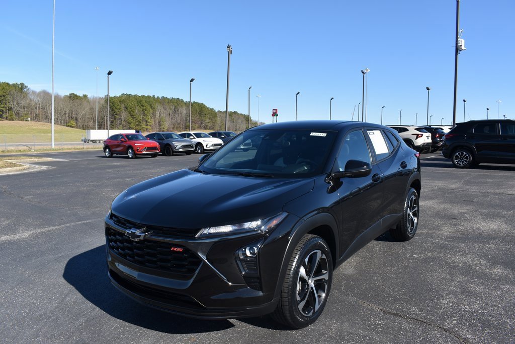 Certified 2024 Chevrolet Trax RS w/ Driver Confidence Package image 3