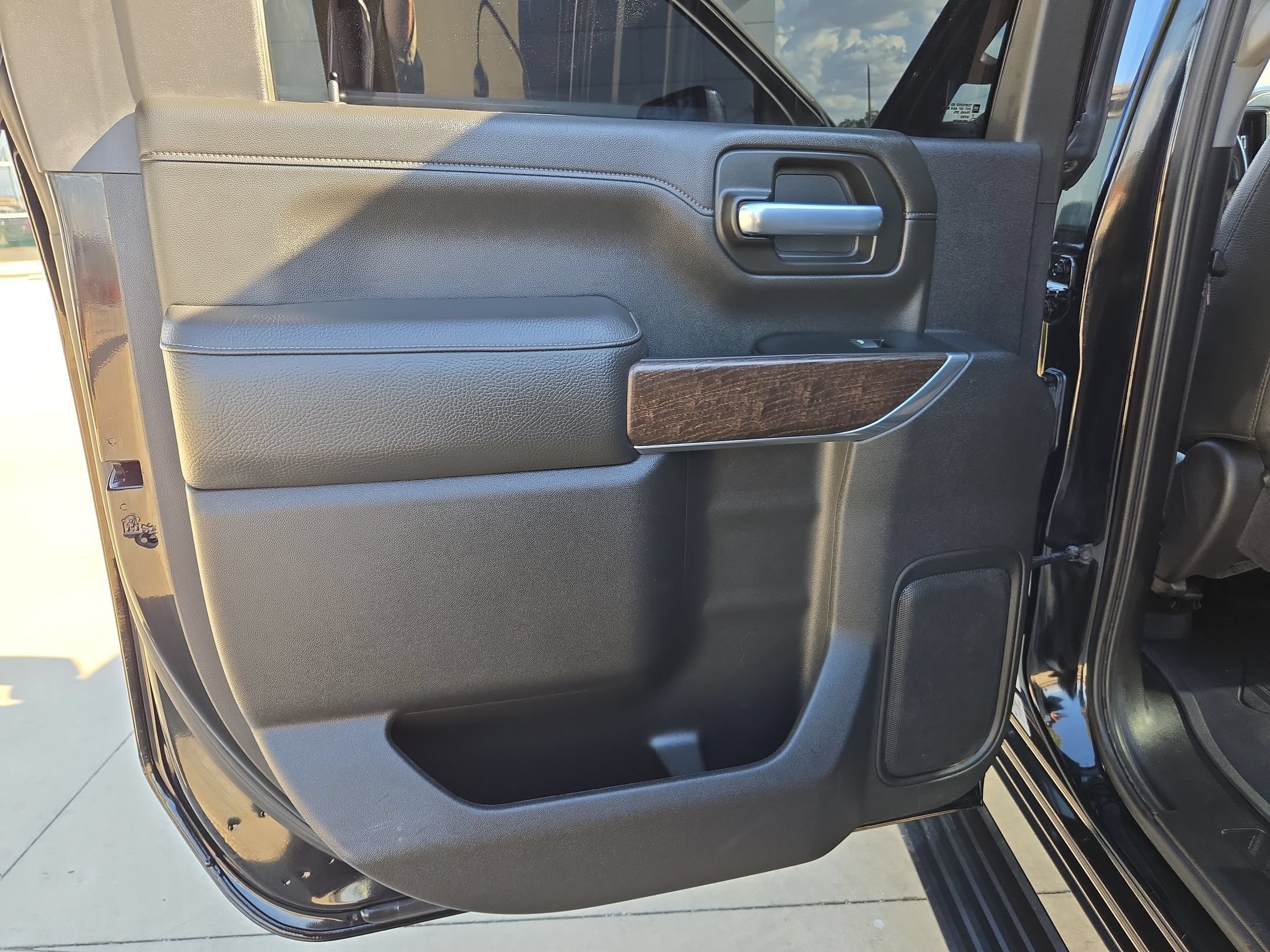 Used 2023 GMC Sierra 3500 Denali w/ Denali Ultimate Package AWD/4WD image 14