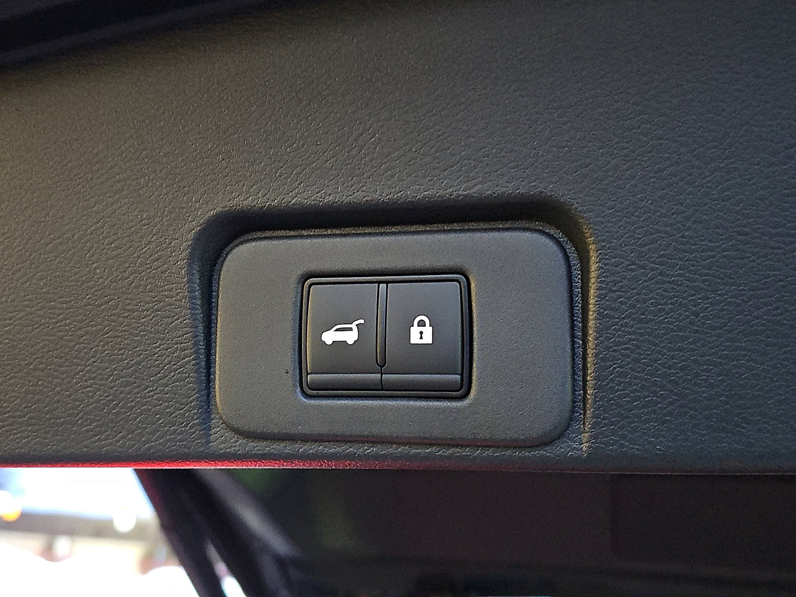 Used 2025 Nissan Rogue SL image 28