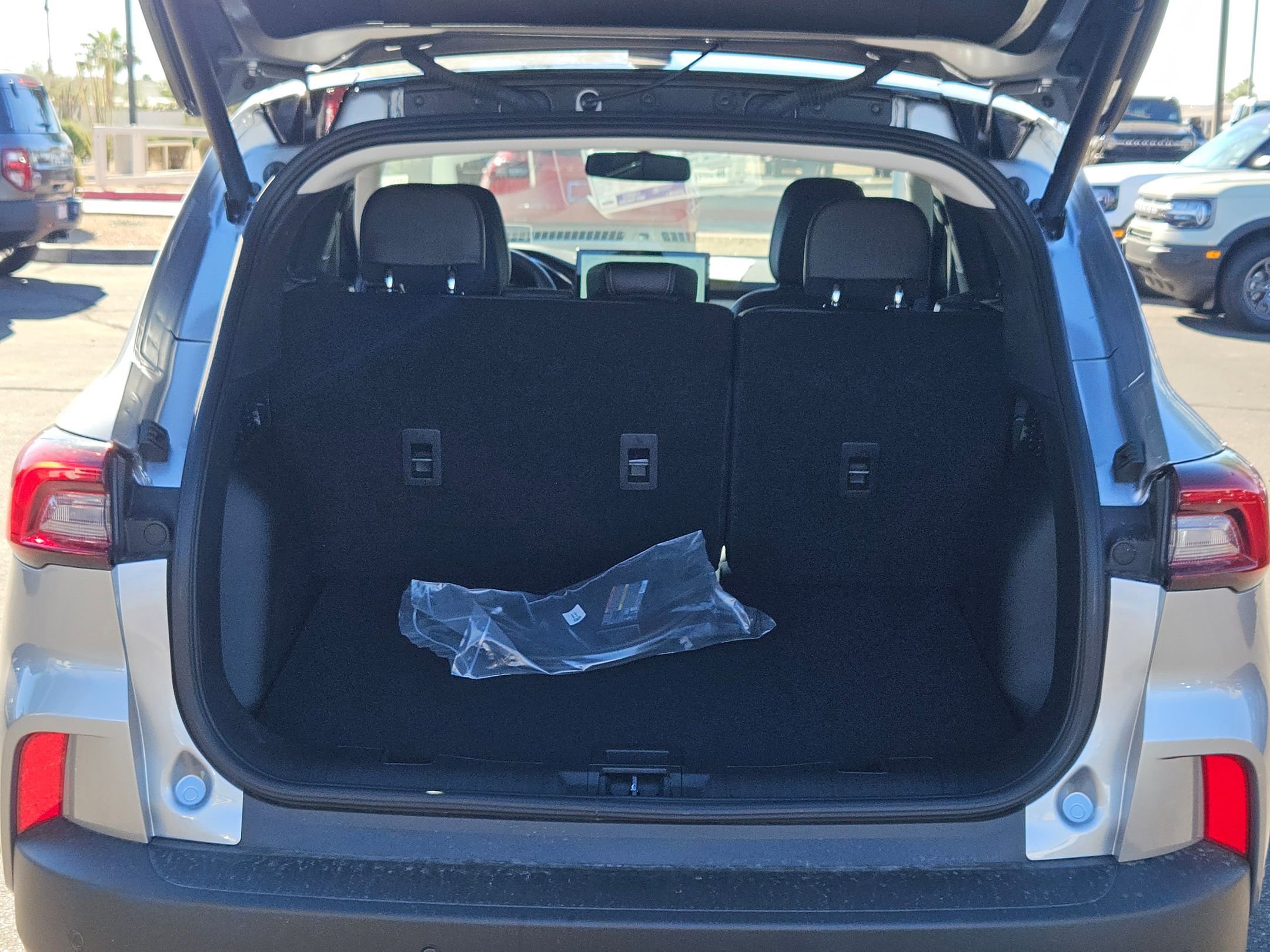 New 2024 Ford Escape SE w/ PHEV Premium Package image 4