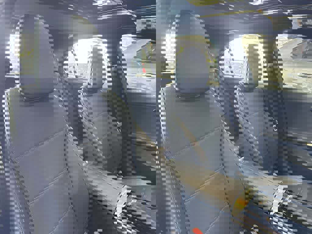 Used 2025 Mercedes-Benz C 300 4MATIC Sedan image 27