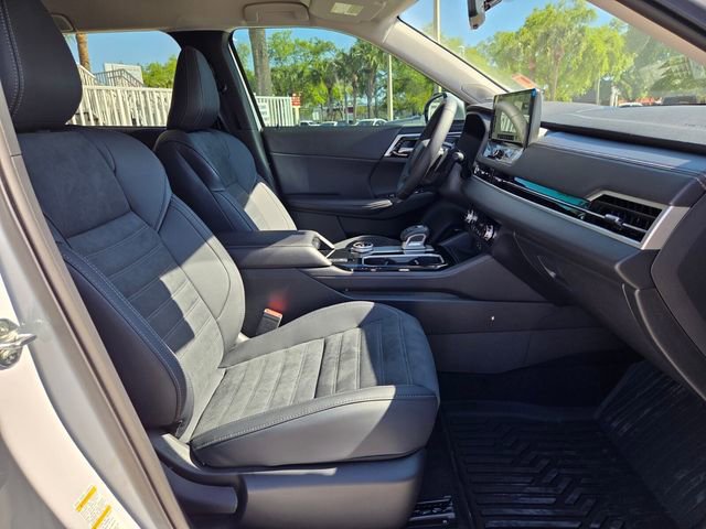 Used 2025 Mitsubishi Outlander SE image 19
