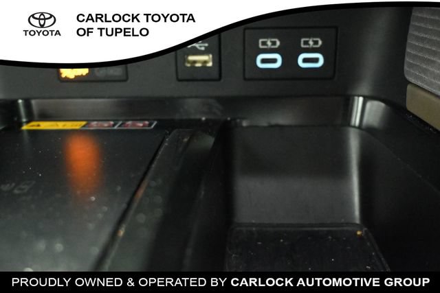 Used 2025 Toyota Camry SE w/ Convenience Package FWD image 32