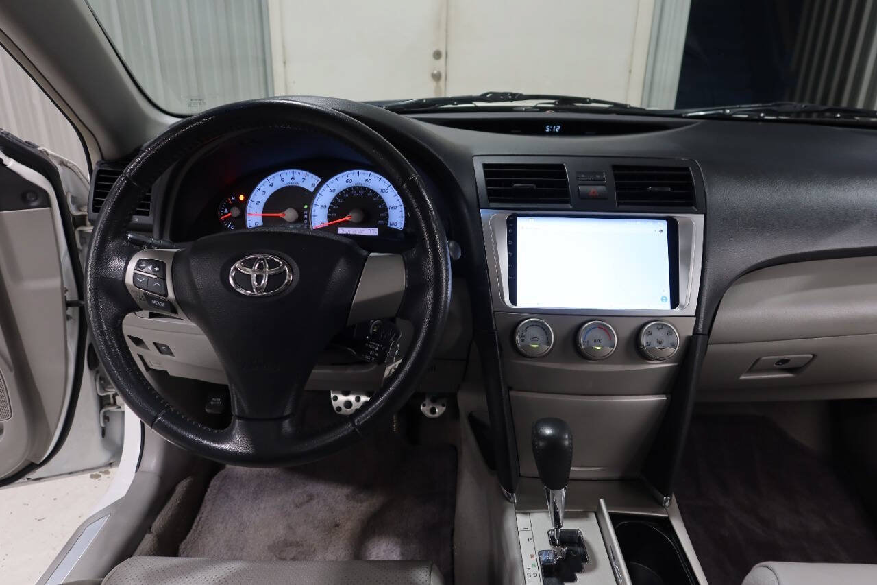 Used 2011 Toyota Camry SE w/ SE Extra-Value Pkg #1 FWD image 19