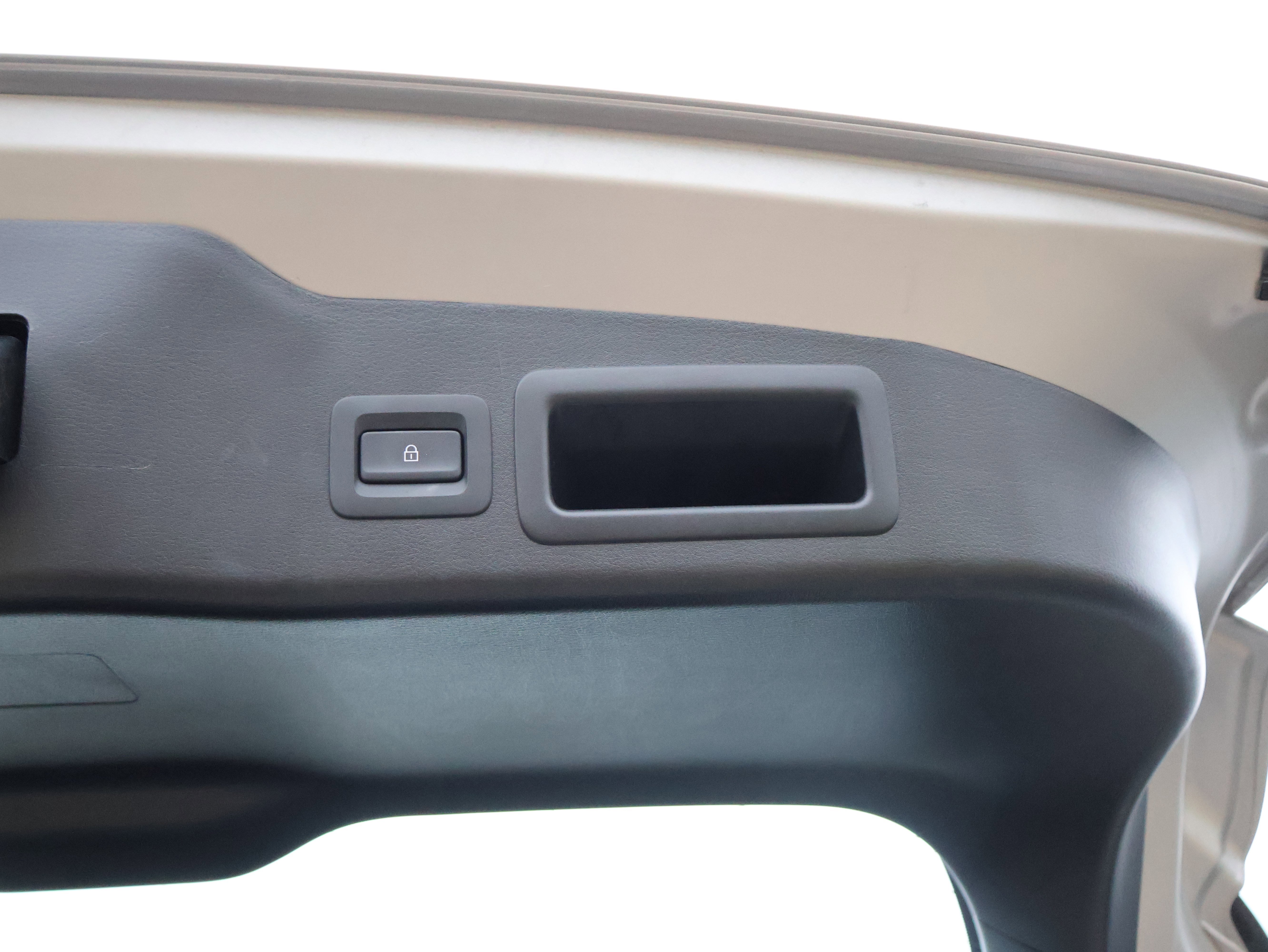 Used 2023 MAZDA MAZDA3 Hatchback w/ Appearance Package image 17