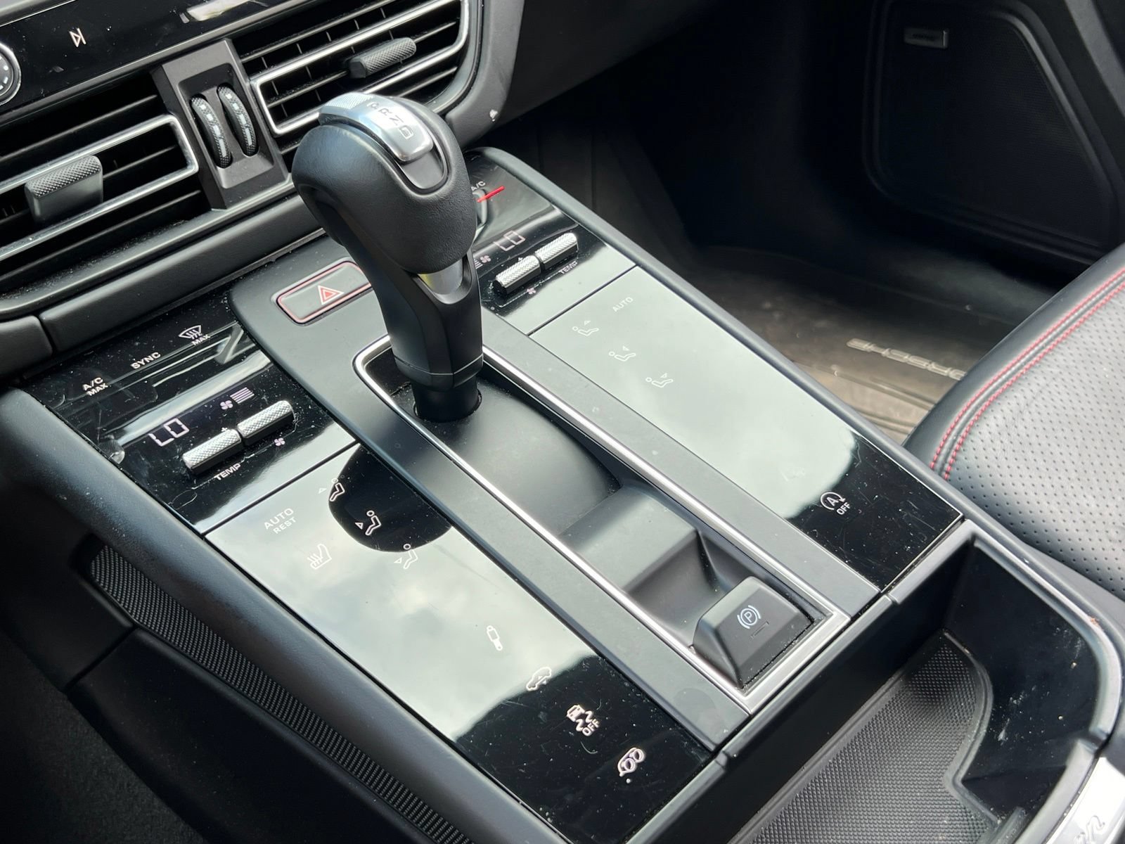 Certified 2024 Porsche Macan GTS AWD/4WD image 32
