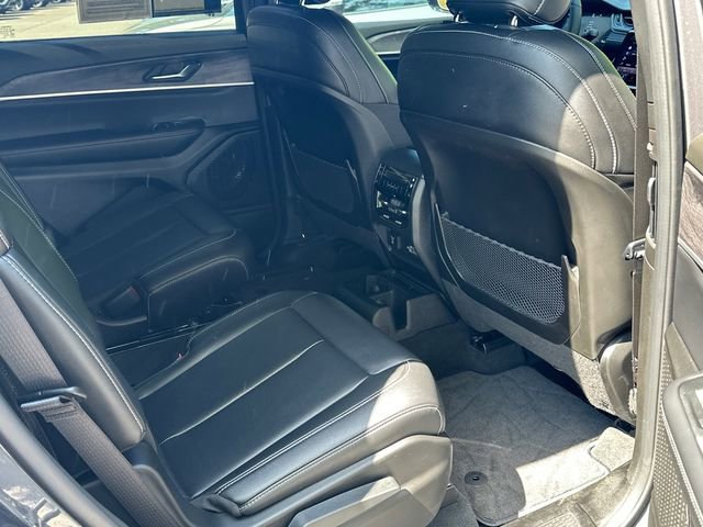 Used 2025 Jeep Grand Cherokee L Limited w/ Black Appearance Package AWD/4WD image 15