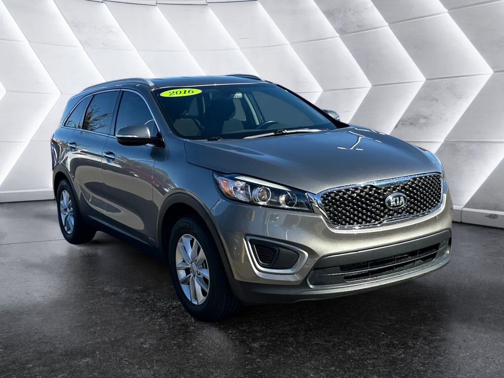 Used 2016 Kia Sorento LX w/ LX Convenience Package