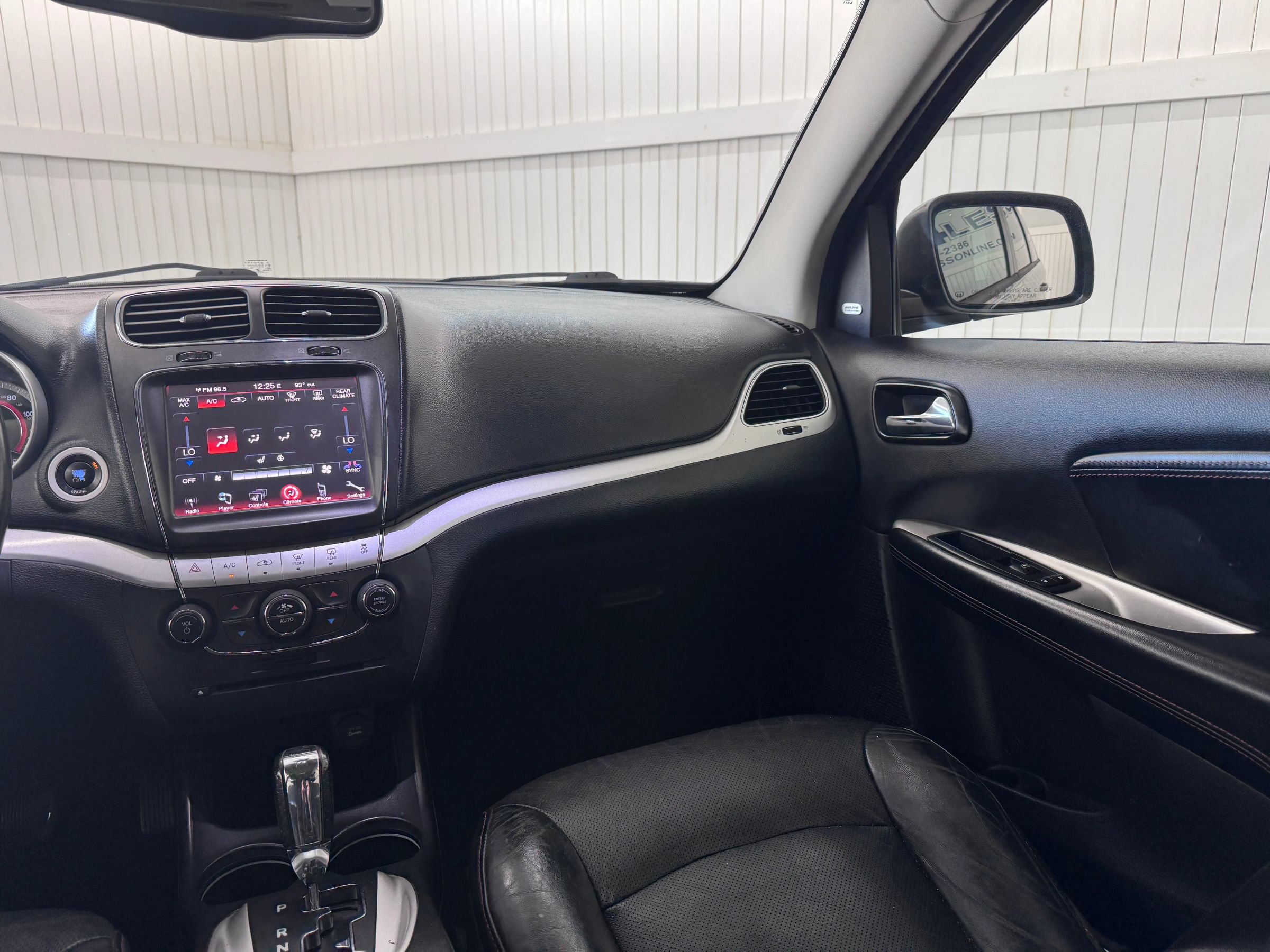 Used 2015 Dodge Journey R/T w/ Flexible Seating Group FWD image 17