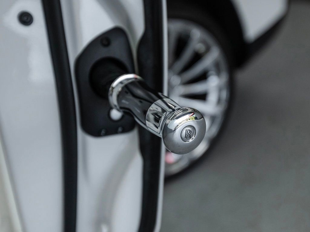 Used 2022 Rolls-Royce Cullinan w/ Cullinan Package image 41