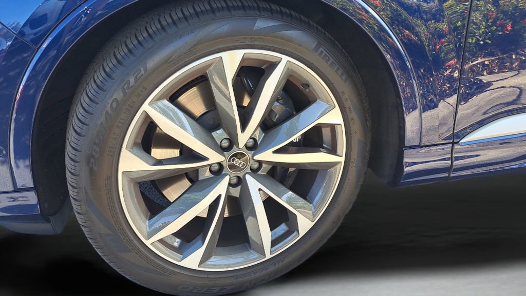 Used 2021 Audi SQ7 Prestige w/ Prestige Package image 3