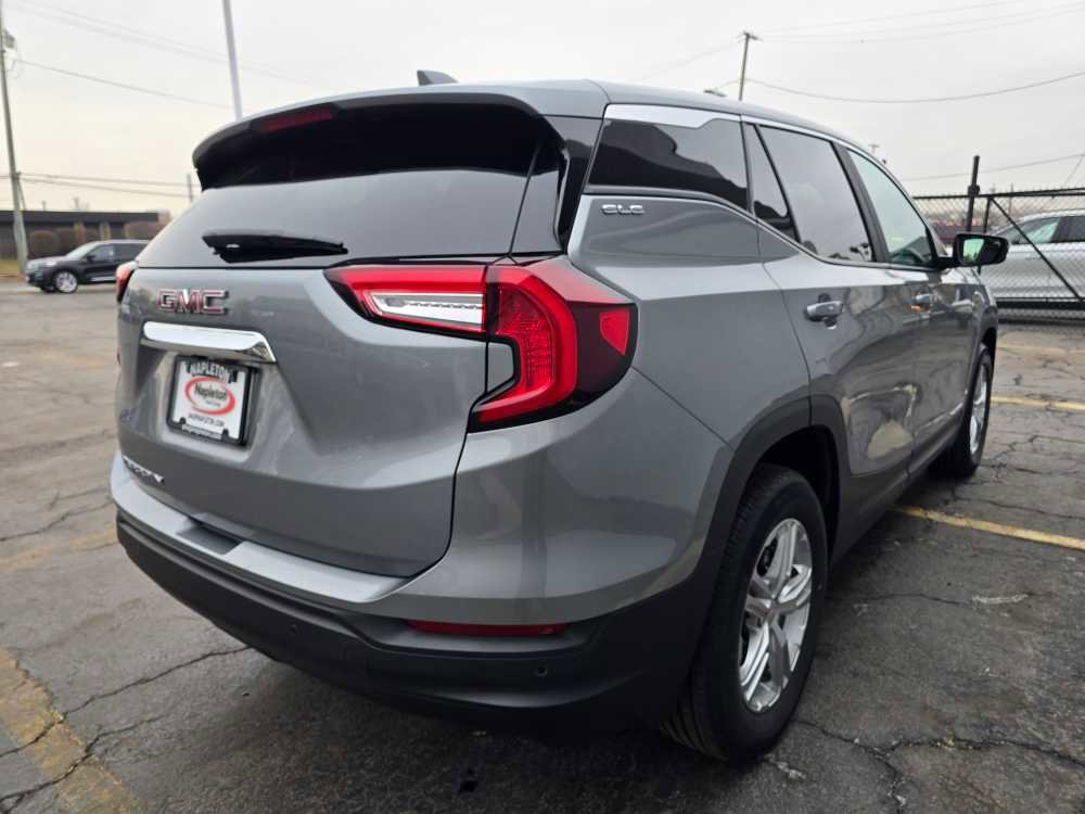 Used 2023 GMC Terrain SLE w/ LPO, Floor Liner Package image 11