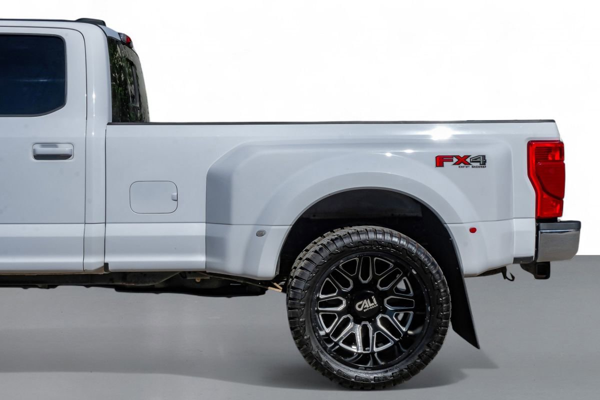 Used 2022 Ford F350 Lariat image 11