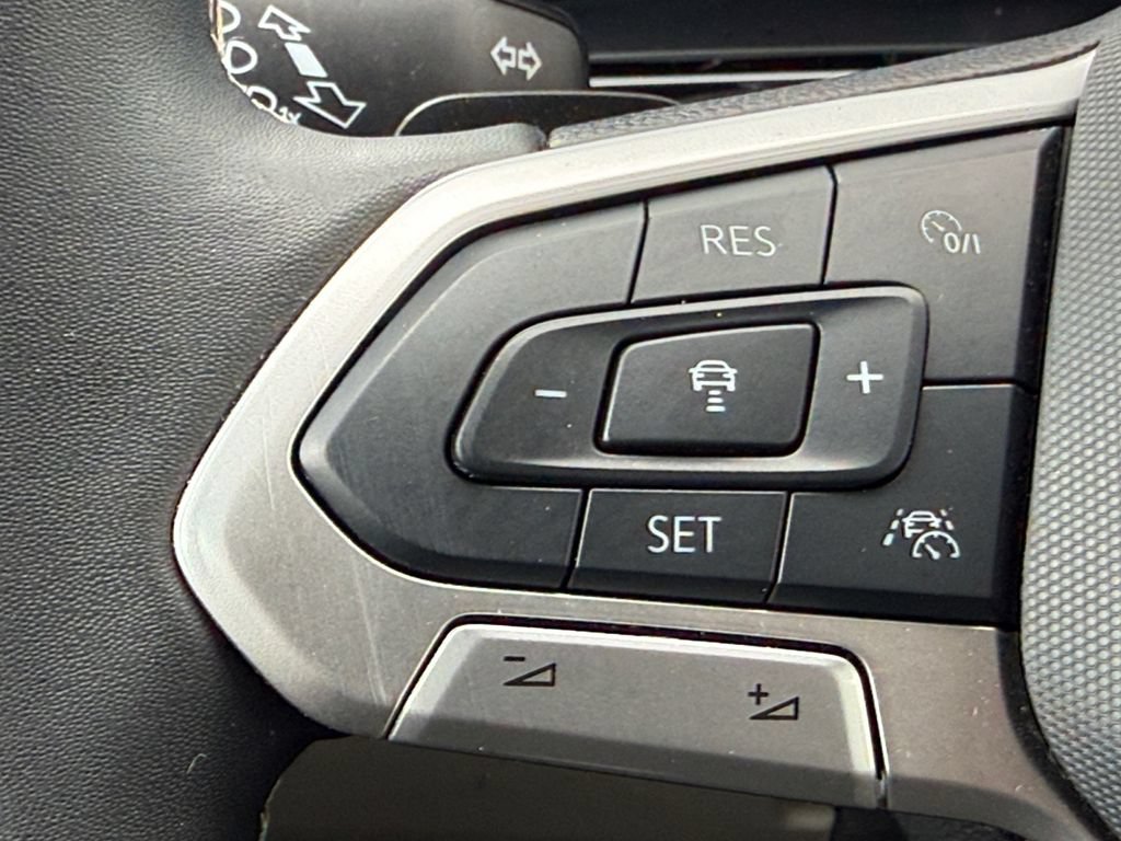 Used 2024 Volkswagen Atlas SE AWD/4WD image 21