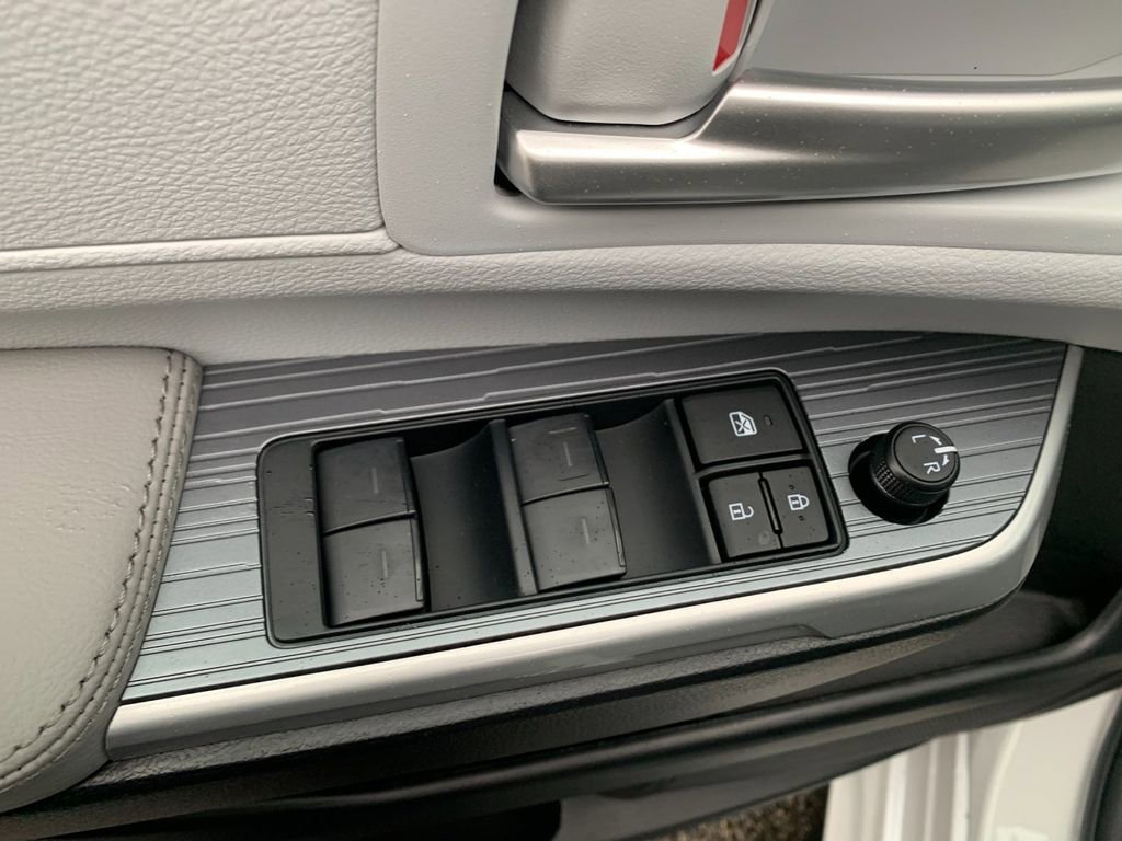 New 2026 Toyota Sienna XLE image 12