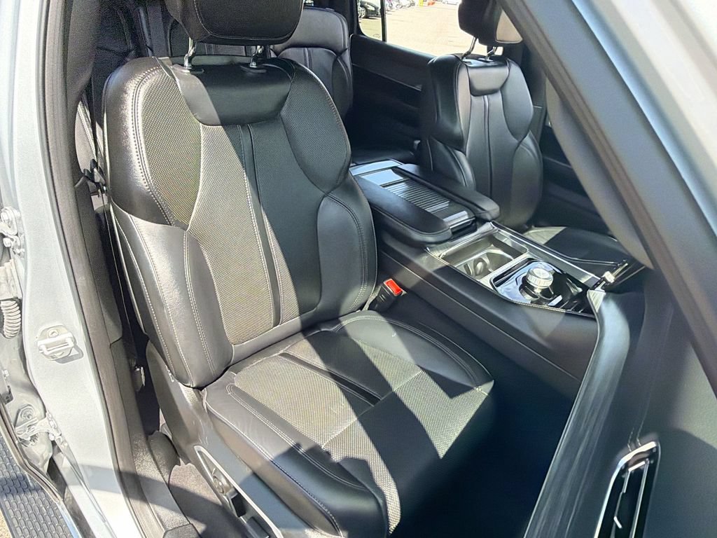 Certified 2024 Jeep Wagoneer Series II w/ Flexible Seating Group RWD image 26