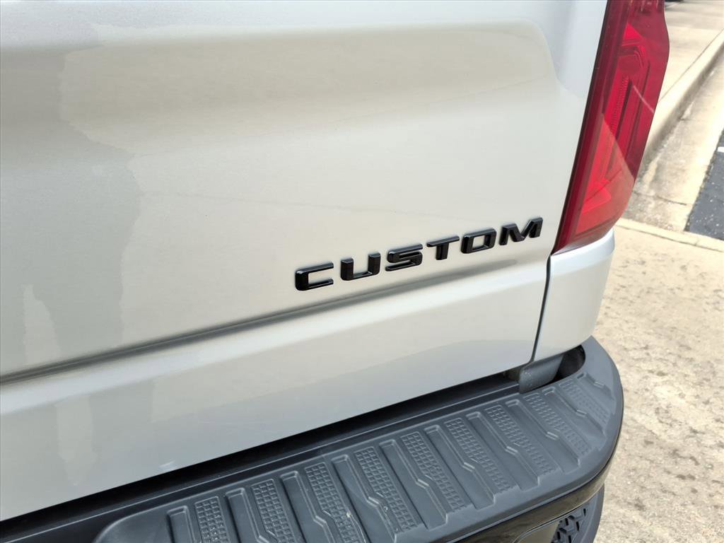 Used 2022 Chevrolet Silverado 1500 Custom Trail Boss w/ LPO, Dark Essentials Package AWD/4WD image 5