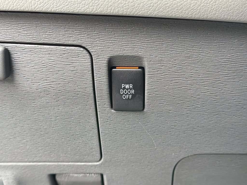 Used 2020 Toyota Sienna LE FWD image 22