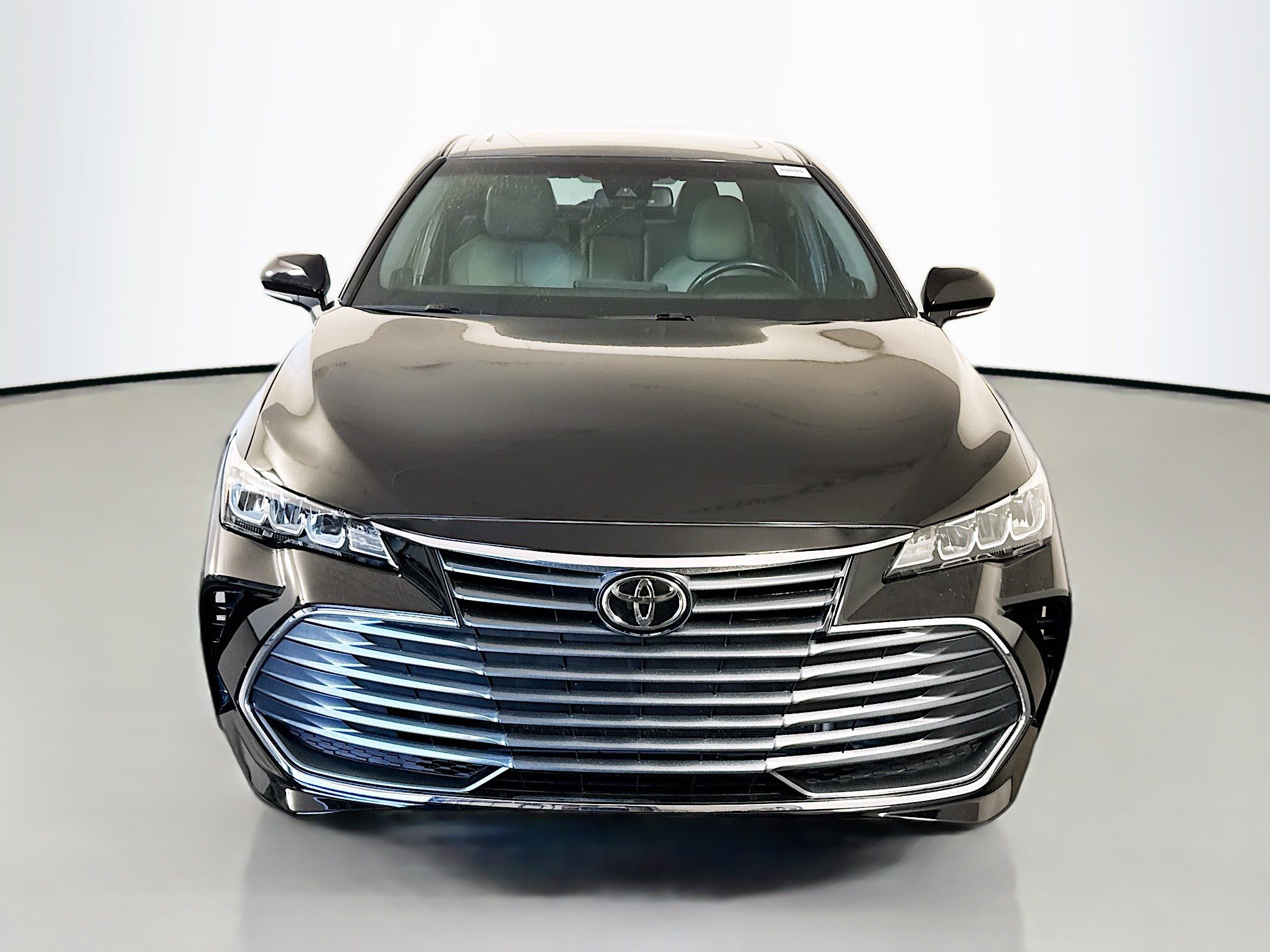 Used 2019 Toyota Avalon XLE w/ Moonroof Package FWD image 2