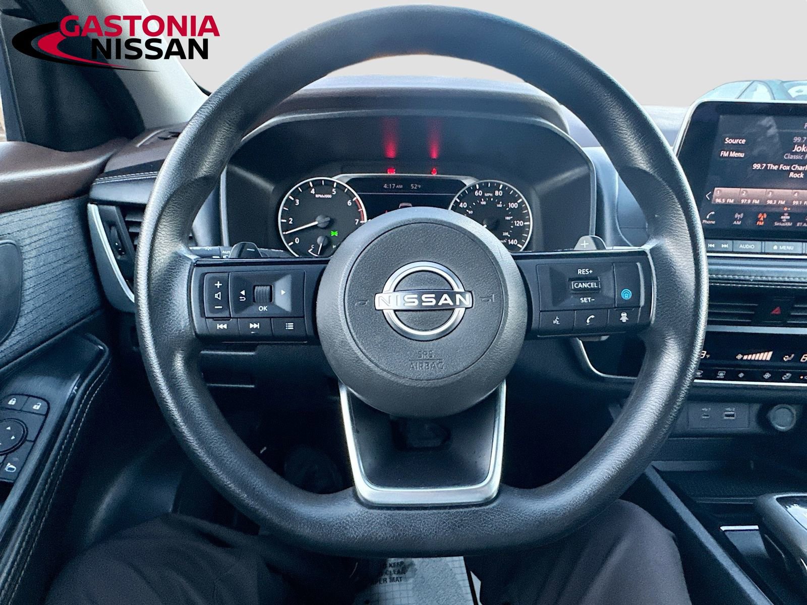 Used 2023 Nissan Rogue SV image 14