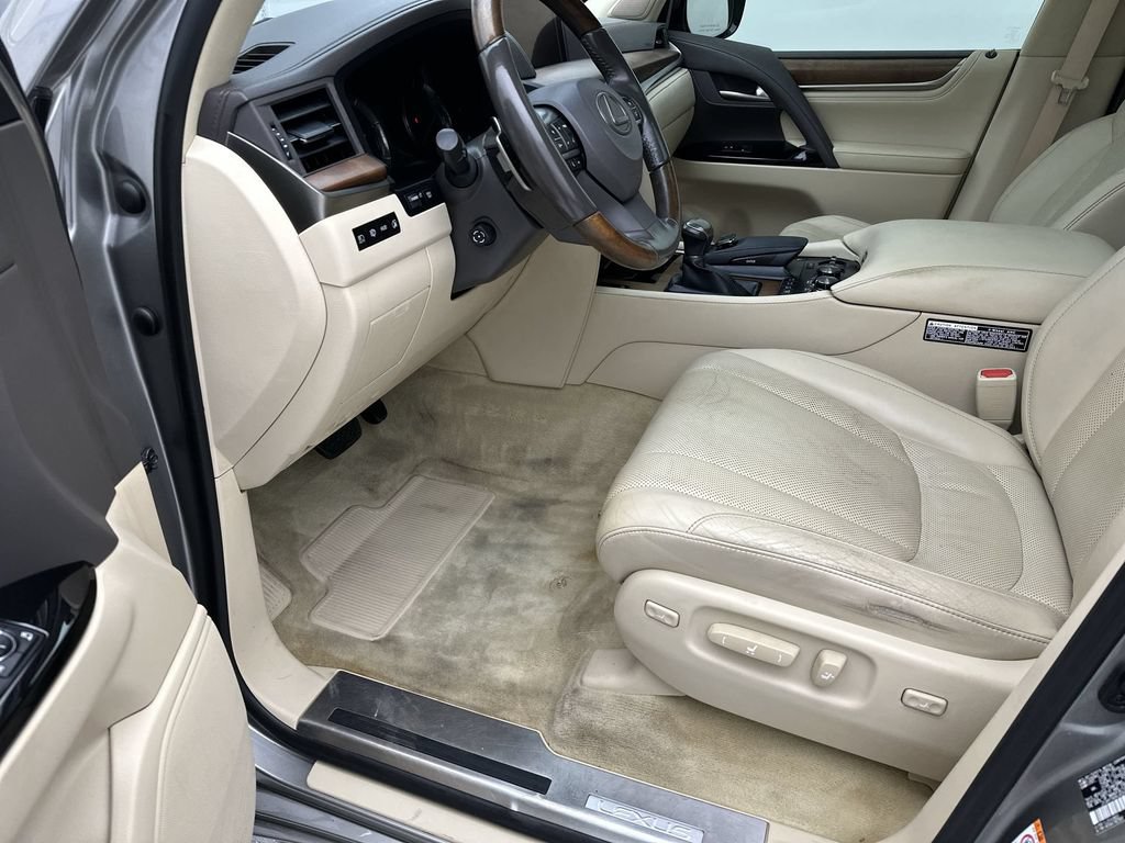 Used 2018 Lexus LX 570 4WD w/ Luxury Package image 11