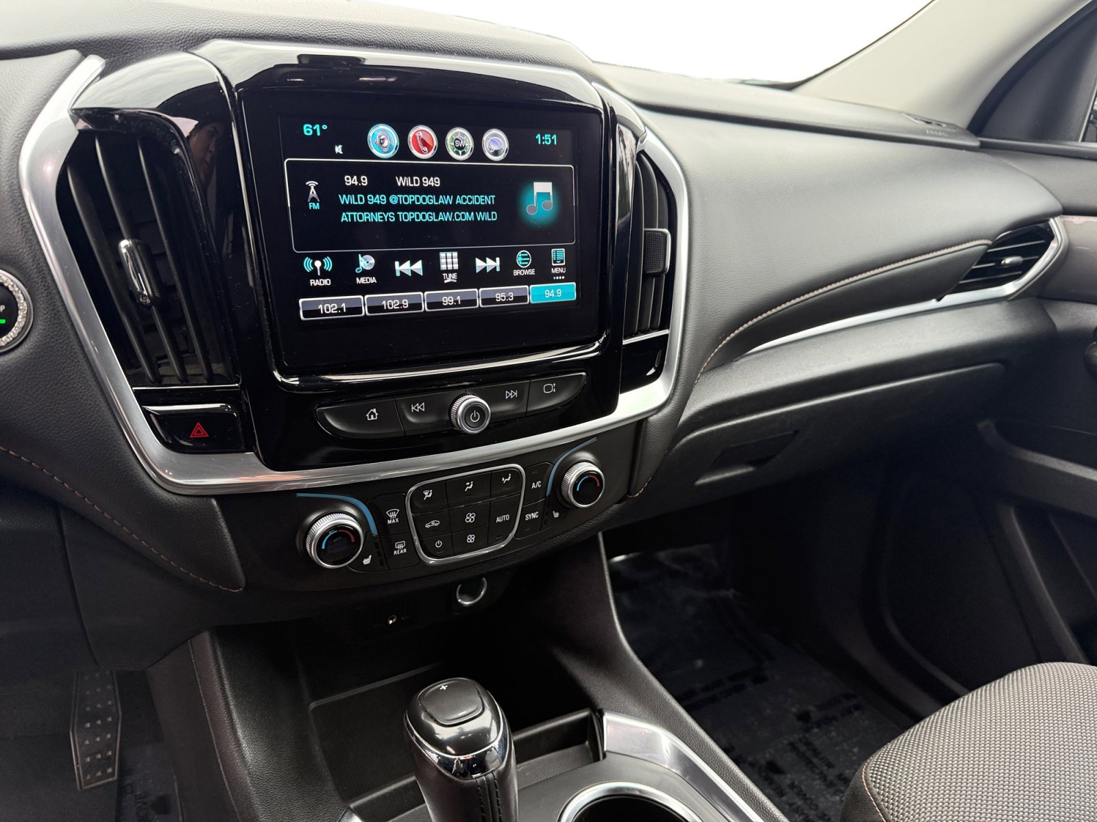Used 2019 Chevrolet Traverse LT image 12