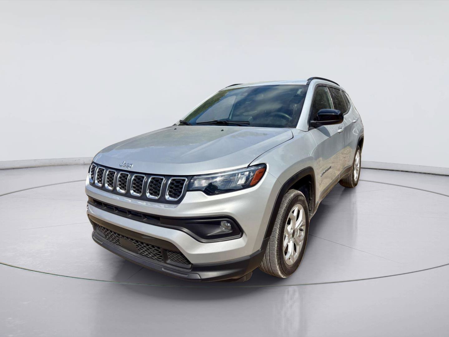Used 2025 Jeep Compass Latitude AWD/4WD image 5